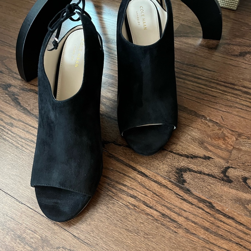 Beautiful  Cole Haan Black Suede Tie Back Peep Toe Sandals Like New 9.5